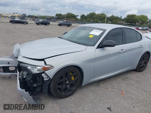 ✅ 2021 Alfa Romeo Giulia • VIN: ZARFAMAN8M7647659 • Lot: 41721671. Listed on IAAI with 49,213 mi. Free auction sales archive from the USA and detailed vehicle history report at DreamBid. Image 2.