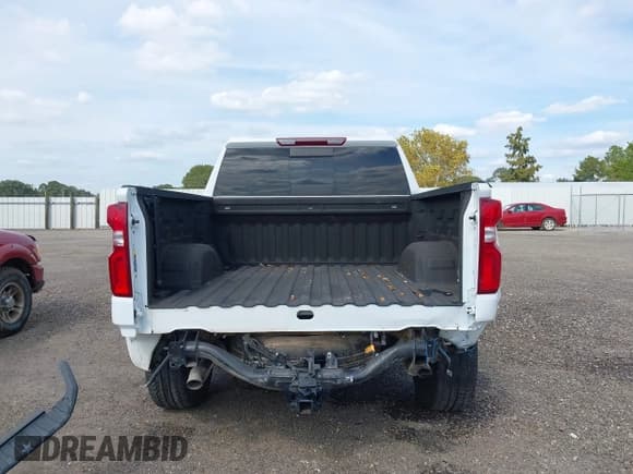 ✅ 2022 Chevrolet Silverado 1500 RST • VIN: 3GCUDEED4NG557379 • Lot: 43518325. Listed on IAAI with 55,375 mi. Free auction sales archive from the USA and detailed vehicle history report at DreamBid. Image 17.