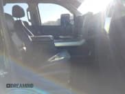 ✅ 2018 Chevrolet Silverado 2500HD LTZ • VIN: 1GC1KWEY5JF242796 • Lot: 43434125. Wystawiony na IAAI z przebiegiem 142 736 mil. Bezpłatny archiwum sprzedaży aukcyjnych z USA i szczegółowy raport historii pojazdu na DreamBid. Zdjęcie 5.