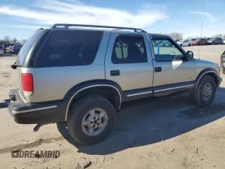 ✅ 1998 Chevrolet Blazer LT • VIN: 1GNDT13W2W2115668 • Lot: 46636585. Wystawiony na Copart z przebiegiem Nie podano. Bezpłatny archiwum sprzedaży aukcyjnych z USA i szczegółowy raport historii pojazdu na DreamBid. Zdjęcie 3.