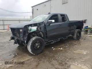 ✅ 2020 Chevrolet Silverado 1500 LT • VIN: 1GCRYDED5LZ141326 • Lot: 70850694. Wystawiony na Copart z przebiegiem 70 667 mil. Bezpłatny archiwum sprzedaży aukcyjnych z USA i szczegółowy raport historii pojazdu na DreamBid. Zdjęcie 1.