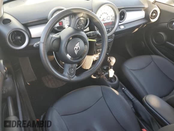✅ 2013 MINI Hardtop • VIN: WMWSU3C55DT689959 • Лот: 93443645. Опубликован ранее на Copart с пробегом 86 934 миль. Бесплатный доступ к архиву аукционных продаж из США и подробный отчёт об истории автомобиля на DreamBid. Изображение 8.