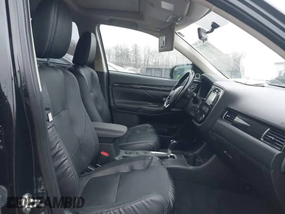 2016 Mitsubishi Outlander SE with VIN JA4AD3A30GZ036130, listed as a IAAI auction lot 41085212 with 60,322 mi miles and . Bid and sale history available at DreamBid. Image 5.