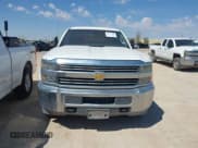 ✅ 2017 Chevrolet Silverado 2500HD Work Truck • VIN: 1GC1KUEG5HF217368 • Lot: 43271780. Wystawiony na IAAI z przebiegiem 282 397 mil. Bezpłatny archiwum sprzedaży aukcyjnych z USA i szczegółowy raport historii pojazdu na DreamBid. Zdjęcie 10.
