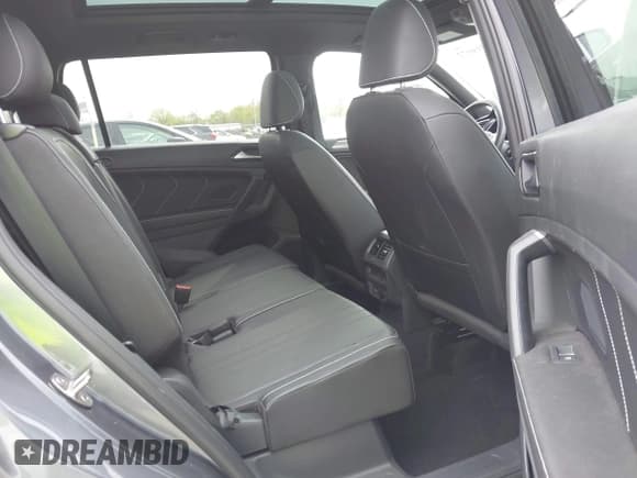 ✅ 2023 Volkswagen Tiguan SE R-Line Black • VIN: 3VVCB7AX5PM039767 • Lot: 42014072. Wystawiony na IAAI z przebiegiem 18 424 mil. Bezpłatny archiwum sprzedaży aukcyjnych z USA i szczegółowy raport historii pojazdu na DreamBid. Zdjęcie 8.