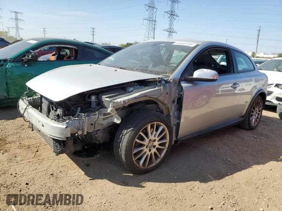 ✅ 2011 Volvo C30 • VIN: YV1672MK8B2195800 • Lot: 84560155. Wystawiony na Copart z przebiegiem 116 713 mil. Bezpłatny archiwum sprzedaży aukcyjnych z USA i szczegółowy raport historii pojazdu na DreamBid. Zdjęcie 1.