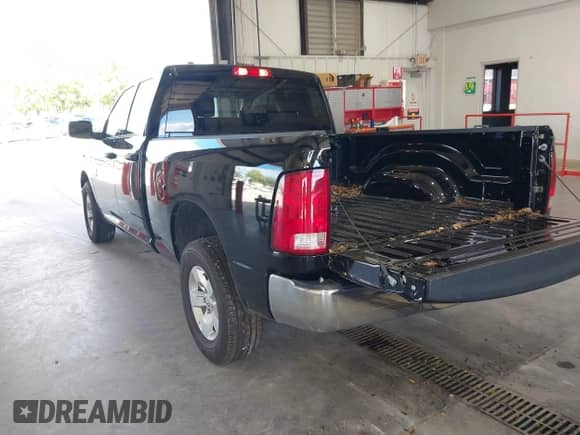 2024 Ram 1500 SLT z VIN 1C6RR6GG6RS137293, wystawiony jako IAAI lot #43323845 z przebiegiem 34 382 mil mil oraz . Historia ofert i sprzedaży dostępna na DreamBid. Obrazek 3.