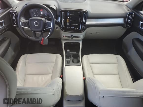 ✅ 2019 Volvo XC40 Momentum • VIN: YV4162UK1K2074820 • Lot: 84550215. Listed on Copart with 35,793 mi. Free auction sales archive from the USA and detailed vehicle history report at DreamBid. Image 8.