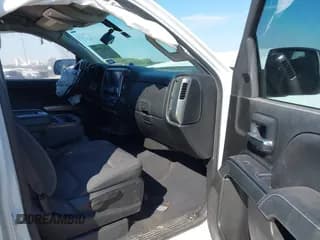 ✅ 2018 Chevrolet Silverado 1500 LT • VIN: 3GCPCREC5JG562700 • Lot: 43426054. Wystawiony na IAAI z przebiegiem 112 318 mil. Bezpłatny archiwum sprzedaży aukcyjnych z USA i szczegółowy raport historii pojazdu na DreamBid. Zdjęcie 5.