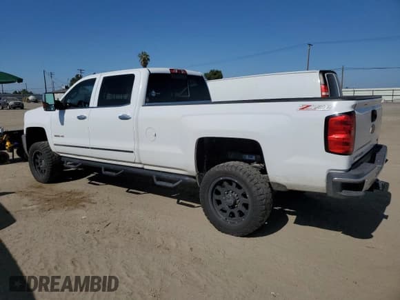 ✅ 2015 Chevrolet Silverado 2500HD LTZ • VIN: 1GC1KWE80FF586673 • Лот: 61583105. Опубликован ранее на Copart с пробегом 250 012 миль. Бесплатный доступ к архиву аукционных продаж из США и подробный отчёт об истории автомобиля на DreamBid. Изображение 2.
