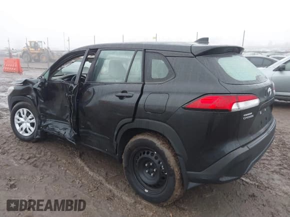 ✅ 2024 Toyota Corolla Cross L • VIN: 7MUAAAAG6RV088975 • Lot: 40961188. Listed on IAAI with 4,204 mi. Free auction sales archive from the USA and detailed vehicle history report at DreamBid. Image 3.