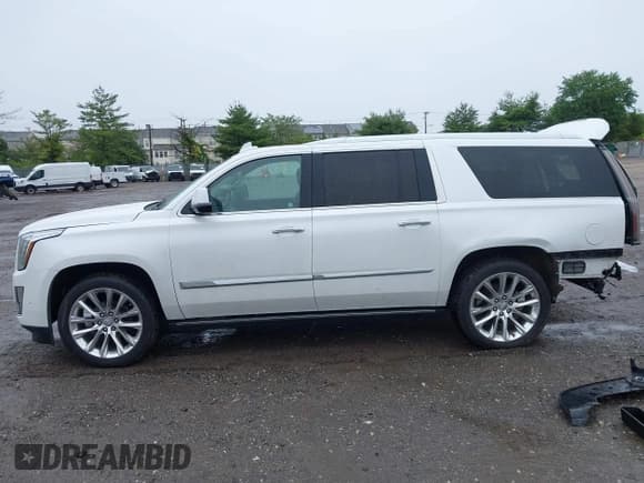 ✅ 2019 Cadillac Escalade ESV Premium Luxury • VIN: 1GYS4JKJ6KR327567 • Lot: 42369454. Wystawiony na IAAI z przebiegiem 55 891 mil. Bezpłatny archiwum sprzedaży aukcyjnych z USA i szczegółowy raport historii pojazdu na DreamBid. Zdjęcie 14.