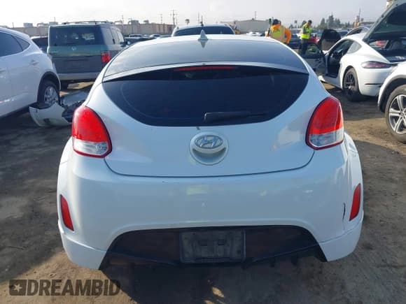✅ 2013 Hyundai Veloster w/Black Int • VIN: KMHTC6AD4DU153855 • Lot: 41589006. Wystawiony na IAAI z przebiegiem 106 161 mil. Bezpłatny archiwum sprzedaży aukcyjnych z USA i szczegółowy raport historii pojazdu na DreamBid. Zdjęcie 17.
