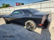 ✅ 2018 Dodge Challenger SXT Plus • VIN: 2C3CDZAG8JH131616 • Lot: 61489935. Wystawiony na Copart z przebiegiem 137 475 mil. Bezpłatny archiwum sprzedaży aukcyjnych z USA i szczegółowy raport historii pojazdu na DreamBid. Zdjęcie 2.
