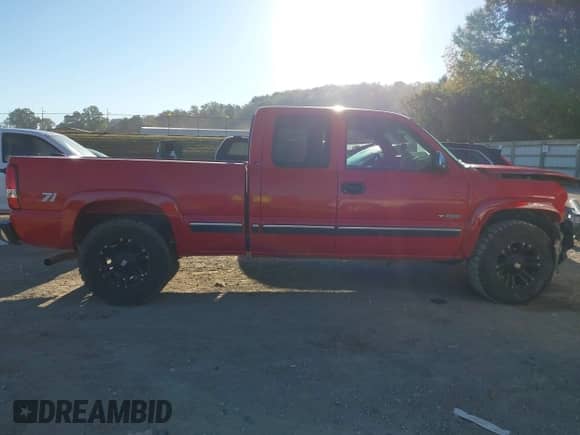 1999 Chevrolet Silverado 1500 LS with VIN 1GCEK19T0XE136967, listed as a IAAI auction lot 43402206 with Not provided miles and . Bid and sale history available at DreamBid. Image 13.