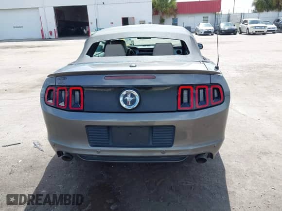 2014 Ford Mustang V6 с VIN 1ZVBP8EM8E5214546, выставлен на аукционе IAAI как лот 42773010 с пробегом 132 666 миль миль и . История ставок и продаж доступна на DreamBid. Изображение 16.