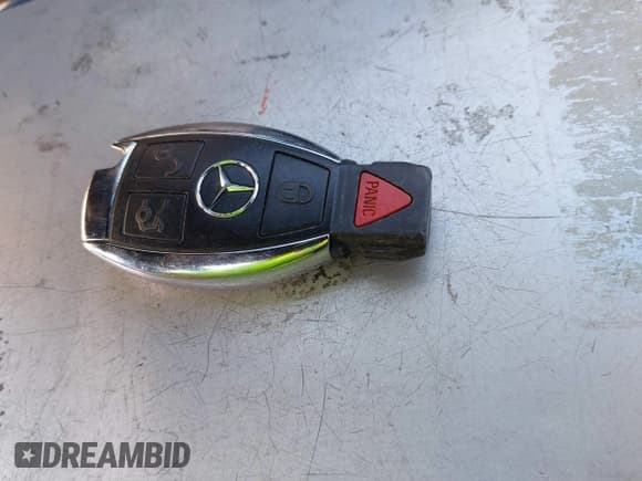 ✅ 2013 Mercedes-Benz C 250 • VIN: WDDGJ4HB5DG085073 • Lot: 41696760. Wystawiony na IAAI z przebiegiem 196 802 mil. Bezpłatny archiwum sprzedaży aukcyjnych z USA i szczegółowy raport historii pojazdu na DreamBid. Zdjęcie 11.