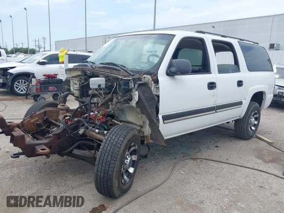 ✅ 2004 Chevrolet Suburban LT • VIN: 3GNGK26U24G303577 • Lot: 42881307. Wystawiony na IAAI z przebiegiem Nie podano. Bezpłatny archiwum sprzedaży aukcyjnych z USA i szczegółowy raport historii pojazdu na DreamBid. Zdjęcie 2.