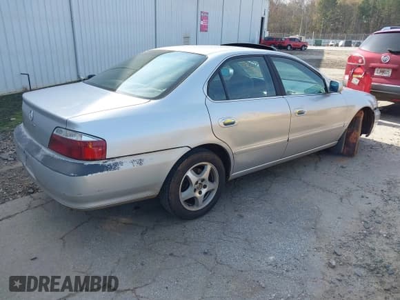 ✅ 2003 Acura TL • VIN: 19UUA56683A083832 • Lot: 43789644. Listed on IAAI with 266,904 mi. Free auction sales archive from the USA and detailed vehicle history report at DreamBid. Image 4.