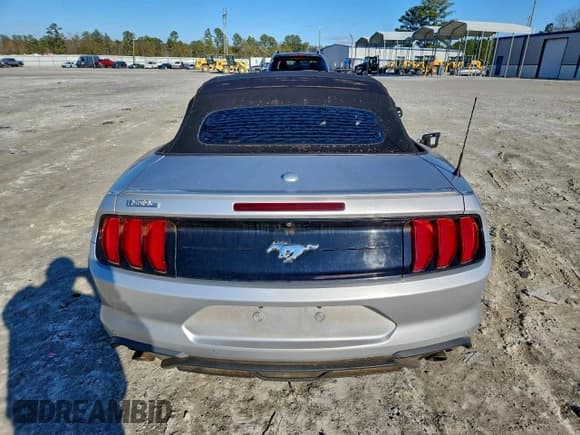 ✅ 2018 Ford Mustang EcoBoost Premium • VIN: 1FATP8UH0J5111097 • Lot: 95275485. Wystawiony na Copart z przebiegiem 118 498 mil. Bezpłatny archiwum sprzedaży aukcyjnych z USA i szczegółowy raport historii pojazdu na DreamBid. Zdjęcie 6.