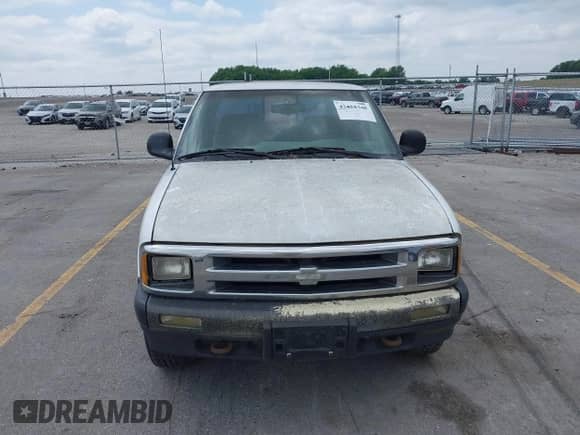 1995 Chevrolet S-10 LS с VIN 1GCDT19WXS8129972, выставлен на аукционе IAAI как лот 42455348 с пробегом 176 732 миль миль и . История ставок и продаж доступна на DreamBid. Изображение 6.