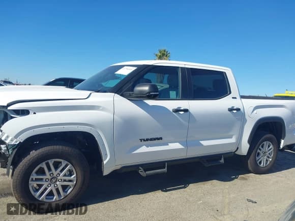 ✅ 2025 Toyota Tundra SR5 • VIN: 5TFLA5DBXSX301498 • Лот: 43796005. Опубликован ранее на IAAI с пробегом 2 663 миль. Бесплатный доступ к архиву аукционных продаж из США и подробный отчёт об истории автомобиля на DreamBid. Изображение 14.