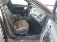 ✅ 2015 Lincoln MKS • VIN: 1LNHL9DK9FG607830 • Lot: 42503982. Wystawiony na IAAI z przebiegiem 70 923 mil. Bezpłatny archiwum sprzedaży aukcyjnych z USA i szczegółowy raport historii pojazdu na DreamBid. Zdjęcie 5.