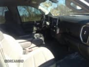 ✅ 2020 Chevrolet Silverado 1500 RST • VIN: 1GCUYEEL6LZ264236 • Lot: 41617642. Wystawiony na IAAI z przebiegiem 127 123 mil. Bezpłatny archiwum sprzedaży aukcyjnych z USA i szczegółowy raport historii pojazdu na DreamBid. Zdjęcie 5.