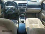 ✅ 2009 Mercury Milan • VIN: 3MEHM07Z09R621648 • Lot: 80896445. Wystawiony na Copart z przebiegiem 186 189 mil. Bezpłatny archiwum sprzedaży aukcyjnych z USA i szczegółowy raport historii pojazdu na DreamBid. Zdjęcie 8.