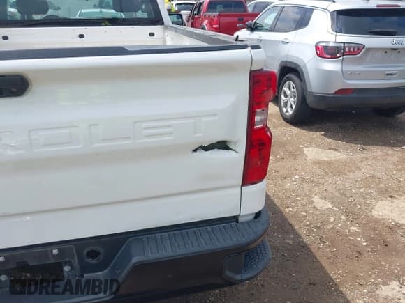 ✅ 2019 Chevrolet Silverado 1500 Work Truck • VIN: 3GCNWAEH7KG293399 • Lot: 42127268. Wystawiony na IAAI z przebiegiem 133 166 mil. Bezpłatny archiwum sprzedaży aukcyjnych z USA i szczegółowy raport historii pojazdu na DreamBid. Zdjęcie 6.