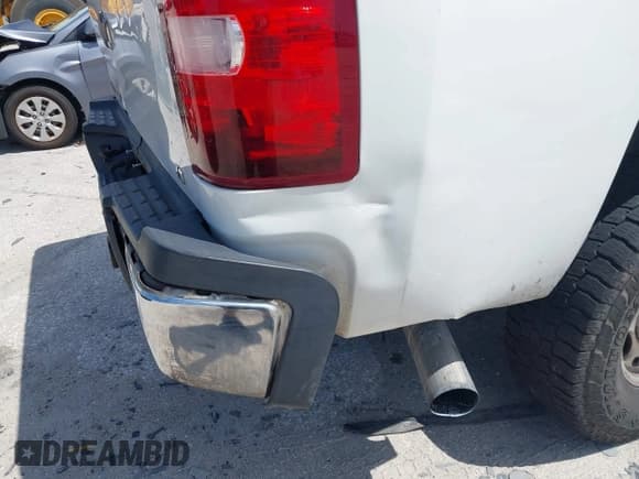 ✅ 2008 Chevrolet Silverado 2500HD 1LT • VIN: 1GCHC23648F108250 • Lot: 42503346. Wystawiony na IAAI z przebiegiem 306 258 mil. Bezpłatny archiwum sprzedaży aukcyjnych z USA i szczegółowy raport historii pojazdu na DreamBid. Zdjęcie 6.