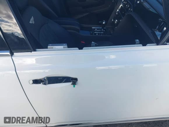 ✅ 2017 Bentley Mulsanne • VIN: SCBBG7ZHXHC003202 • Lot: 41706373. Listed on IAAI with 42,703 mi. Free auction sales archive from the USA and detailed vehicle history report at DreamBid. Image 21.