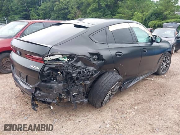 ✅ 2024 BMW X6 M60i • VIN: 5UX43EX04R9T65932 • Lot: 42758977. Wystawiony na IAAI z przebiegiem Nie podano. Bezpłatny archiwum sprzedaży aukcyjnych z USA i szczegółowy raport historii pojazdu na DreamBid. Zdjęcie 4.