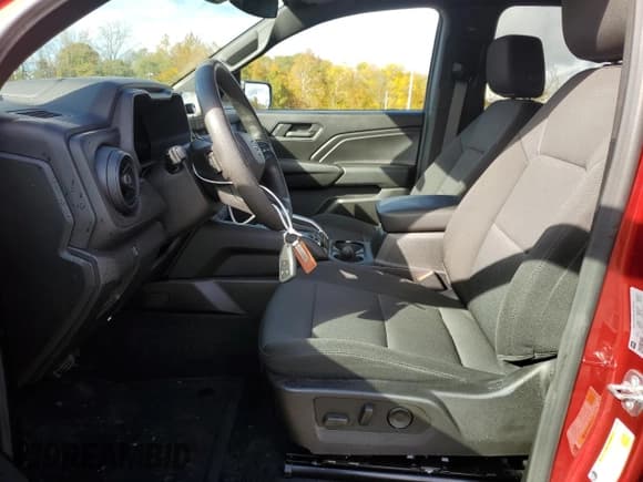 ✅ 2024 Chevrolet Colorado 4WD Trail Boss • VIN: 1GCPTEEKXR1199756 • Лот: 86307465. Опубликован ранее на Copart с пробегом 30 407 миль. Бесплатный доступ к архиву аукционных продаж из США и подробный отчёт об истории автомобиля на DreamBid. Изображение 7.