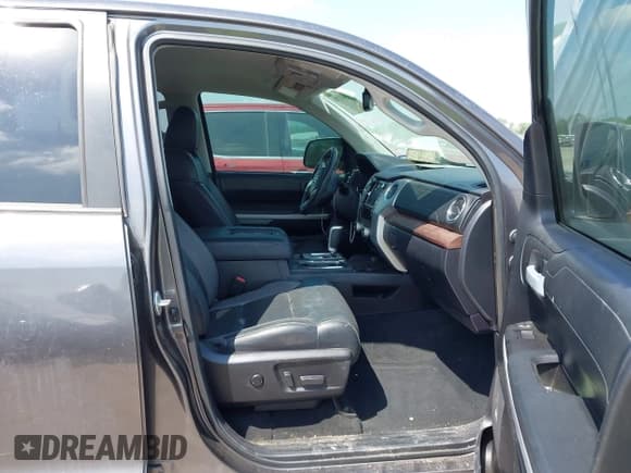 ✅ 2021 Toyota Tundra Limited • VIN: 5TFHY5F19MX015327 • Lot: 42066923. Listed on IAAI with Not provided. Free auction sales archive from the USA and detailed vehicle history report at DreamBid. Image 5.