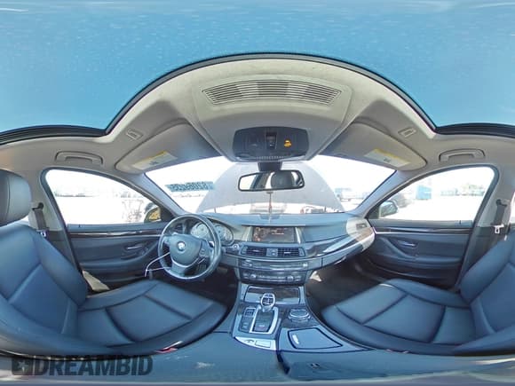 ✅ 2016 BMW 5 Series 528i xDrive • VIN: WBA5A7C51GG644009 • Lot: 82069235. Wystawiony na Copart z przebiegiem 87 726 mil. Bezpłatny archiwum sprzedaży aukcyjnych z USA i szczegółowy raport historii pojazdu na DreamBid. Zdjęcie 14.