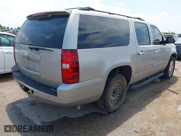 ✅ 2007 Chevrolet Suburban LTZ • VIN: 3GNFC16J77G318878 • Lot: 43017811. Listed on IAAI with 293,693 mi. Free auction sales archive from the USA and detailed vehicle history report at DreamBid. Image 4.