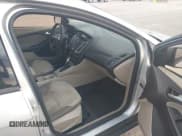 ✅ 2013 Ford Focus SE • VIN: 1FADP3F2XDL201650 • Lot: 43514440. Wystawiony na IAAI z przebiegiem 144 903 mil. Bezpłatny archiwum sprzedaży aukcyjnych z USA i szczegółowy raport historii pojazdu na DreamBid. Zdjęcie 5.