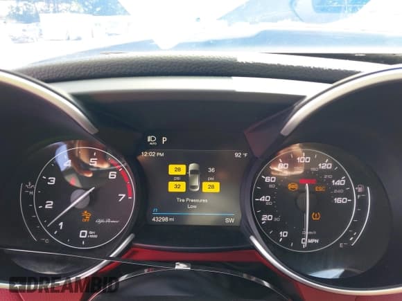 ✅ 2021 Alfa Romeo Giulia Ti • VIN: ZARFAMBN2M7649535 • Lot: 43012006. Wystawiony na IAAI z przebiegiem 43 298 mil. Bezpłatny archiwum sprzedaży aukcyjnych z USA i szczegółowy raport historii pojazdu na DreamBid. Zdjęcie 7.