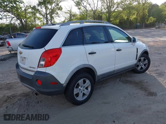 ✅ 2013 Chevrolet Captiva Sport LS • VIN: 3GNFL2EK1DS521001 • Lot: 42072017. Wystawiony na IAAI z przebiegiem 179 435 mil. Bezpłatny archiwum sprzedaży aukcyjnych z USA i szczegółowy raport historii pojazdu na DreamBid. Zdjęcie 4.