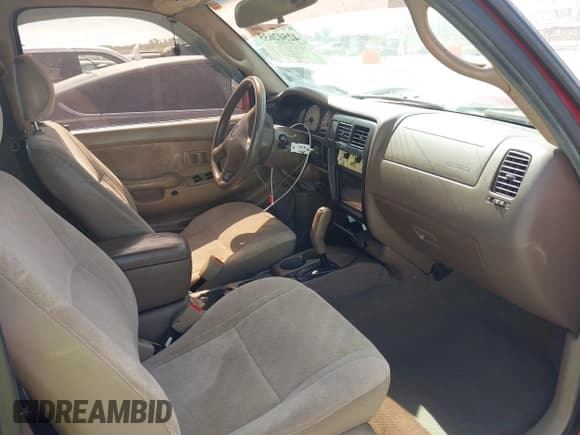 ✅ 2004 Toyota Tacoma PreRunner • VIN: 5TEGN92N34Z307536 • Lot: 42502635. Wystawiony na IAAI z przebiegiem 234 055 mil. Bezpłatny archiwum sprzedaży aukcyjnych z USA i szczegółowy raport historii pojazdu na DreamBid. Zdjęcie 5.