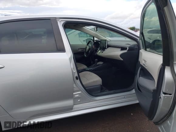 ✅ 2020 Toyota Corolla LE • VIN: JTDEPRAE6LJ031008 • Лот: 43727470. Опубликован ранее на IAAI с пробегом 121 245 миль. Бесплатный доступ к архиву аукционных продаж из США и подробный отчёт об истории автомобиля на DreamBid. Изображение 5.