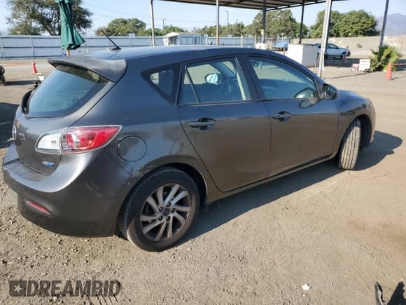 ✅ 2013 Mazda 3 i Touring • VIN: JM1BL1LPXD1739617 • Лот: 67950965. Опубликован ранее на Copart с пробегом 180 389 миль. Бесплатный доступ к архиву аукционных продаж из США и подробный отчёт об истории автомобиля на DreamBid. Изображение 3.