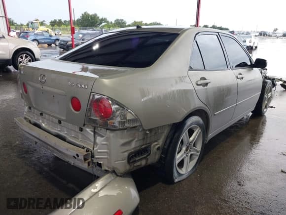 ✅ 2001 Lexus IS 300/350 • VIN: JTHBD182510011973 • Lot: 43040080. Listed on IAAI with 270,557 mi. Free auction sales archive from the USA and detailed vehicle history report at DreamBid. Image 4.