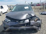 ✅ 2016 Toyota RAV4 LE • VIN: JTMBFREV1GJ091168 • Lot: 42234582. Wystawiony na IAAI z przebiegiem 43 301 mil. Bezpłatny archiwum sprzedaży aukcyjnych z USA i szczegółowy raport historii pojazdu na DreamBid. Zdjęcie 13.