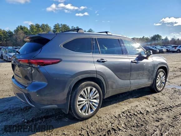 ✅ 2023 Toyota Highlander XLE • VIN: 5TDKDRBH3PS518776 • Lot: 94468485. Wystawiony na Copart z przebiegiem 5 076 mil. Bezpłatny archiwum sprzedaży aukcyjnych z USA i szczegółowy raport historii pojazdu na DreamBid. Zdjęcie 3.