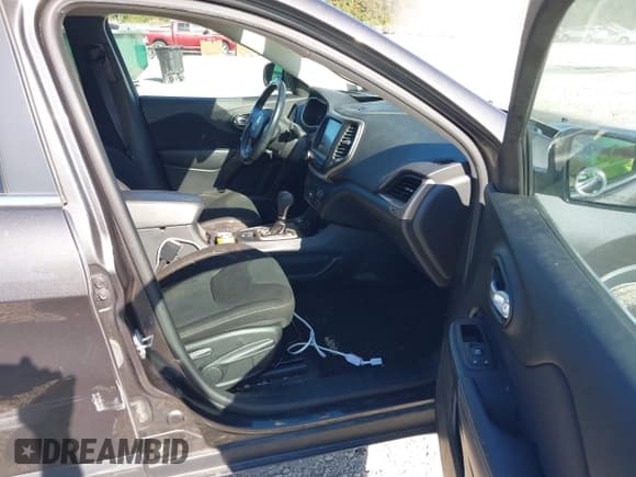 ✅ 2016 Jeep Cherokee Latitude • VIN: 1C4PJMCS2GW220134 • Lot: 43743553. Wystawiony na IAAI z przebiegiem 171 300 mil. Bezpłatny archiwum sprzedaży aukcyjnych z USA i szczegółowy raport historii pojazdu na DreamBid. Zdjęcie 5.