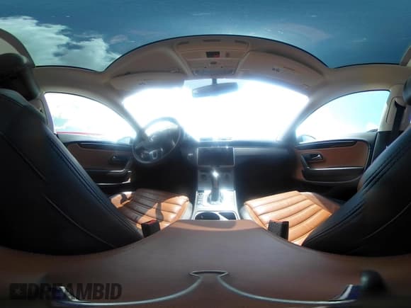 ✅ 2015 Volkswagen CC Executive • VIN: WVWRP7AN7FE802238 • Lot: 42321727. Wystawiony na IAAI z przebiegiem 65 933 mil. Bezpłatny archiwum sprzedaży aukcyjnych z USA i szczegółowy raport historii pojazdu na DreamBid. Zdjęcie 18.