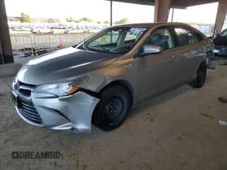 ✅ 2017 Toyota Camry Hybrid LE • VIN: 4T1BD1FK5HU207611 • Лот: 86715584. Опубликован ранее на Copart с пробегом 422 558 миль. Бесплатный доступ к архиву аукционных продаж из США и подробный отчёт об истории автомобиля на DreamBid. Изображение 1.