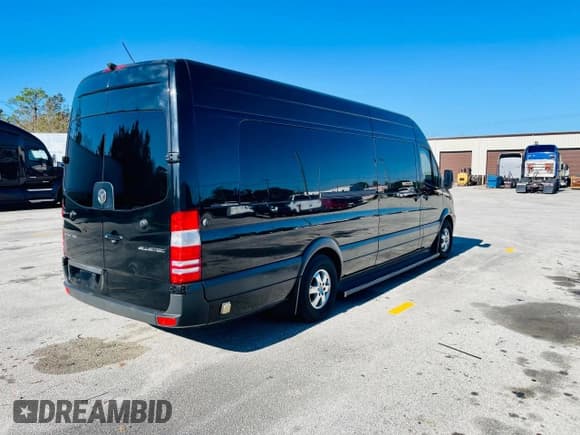 ✅ 2014 Mercedes-Benz Sprinter Cargo • VIN: WD3PE8CC6E5927934 • Lot: 77988534. Listed on Copart with 148,673 mi. Free auction sales archive from the USA and detailed vehicle history report at DreamBid. Image 4.